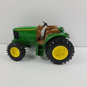ERTL JOHN DEERE Farm Tractor 1811 WY00 Metal Plastic
